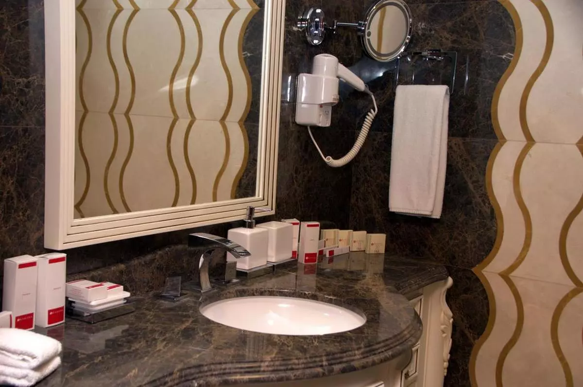 Ramada Baku Hotel BATH (Copy).jpg